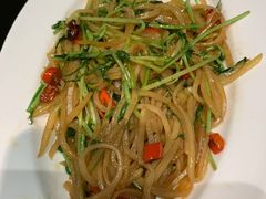 酸辣土豆丝炒豆苗-老头儿油爆虾·1987杭州烟火味(湖滨银泰in77D区店)