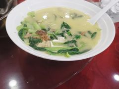 河蚌烧咸肉-魏四小鱼锅贴王