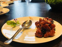 黑蒜柚子咕咾肉-宝丽轩中餐厅BAOLIXUAN