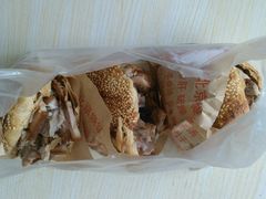 -洪峰浩老北京烧饼夹肉(角门路店)