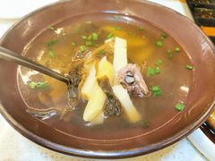 彝家酸辣汤-浮何烤铺(桐梓林店)