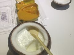-志龙皇冠吃货椰子铺
