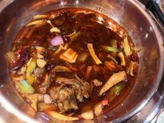 -虾弄弄海派小龙虾·牛羊蝎子火锅