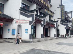 -巴陵广场