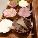只有4桌的绝绝子火锅店