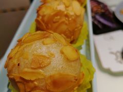 杏仁金沙球-富山虾饺点心餐厅(群光广场店)