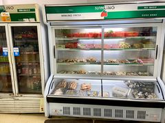 面包甜点陈列柜-联兴烤吧(茶山店)