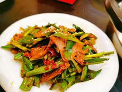 香菜牛肉-老来福·非遗酸汤兔(凯旋路店)
