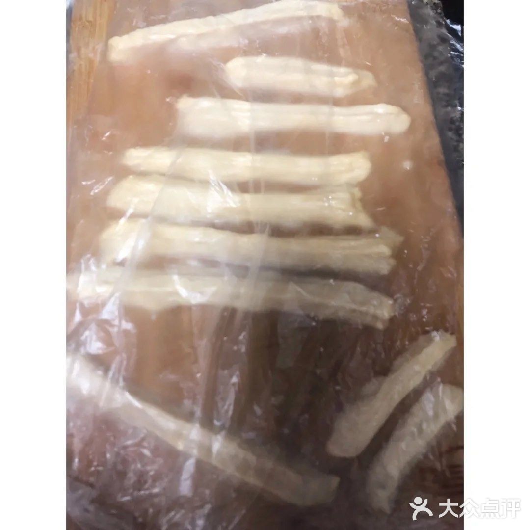 切好形状盖上保鲜膜，二次发孝10分钟就可以下锅了