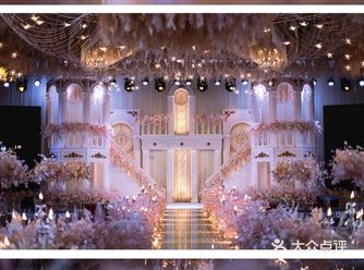 香槟色一直是高贵的象征白色纯洁美丽,两个属于同一色系