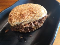 芝麻牛肉烧饼-義聚德·清真铜锅涮羊肉·烧烤(河东店)