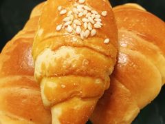 现烤牛角包-吉美诺烘焙(公园北路店)