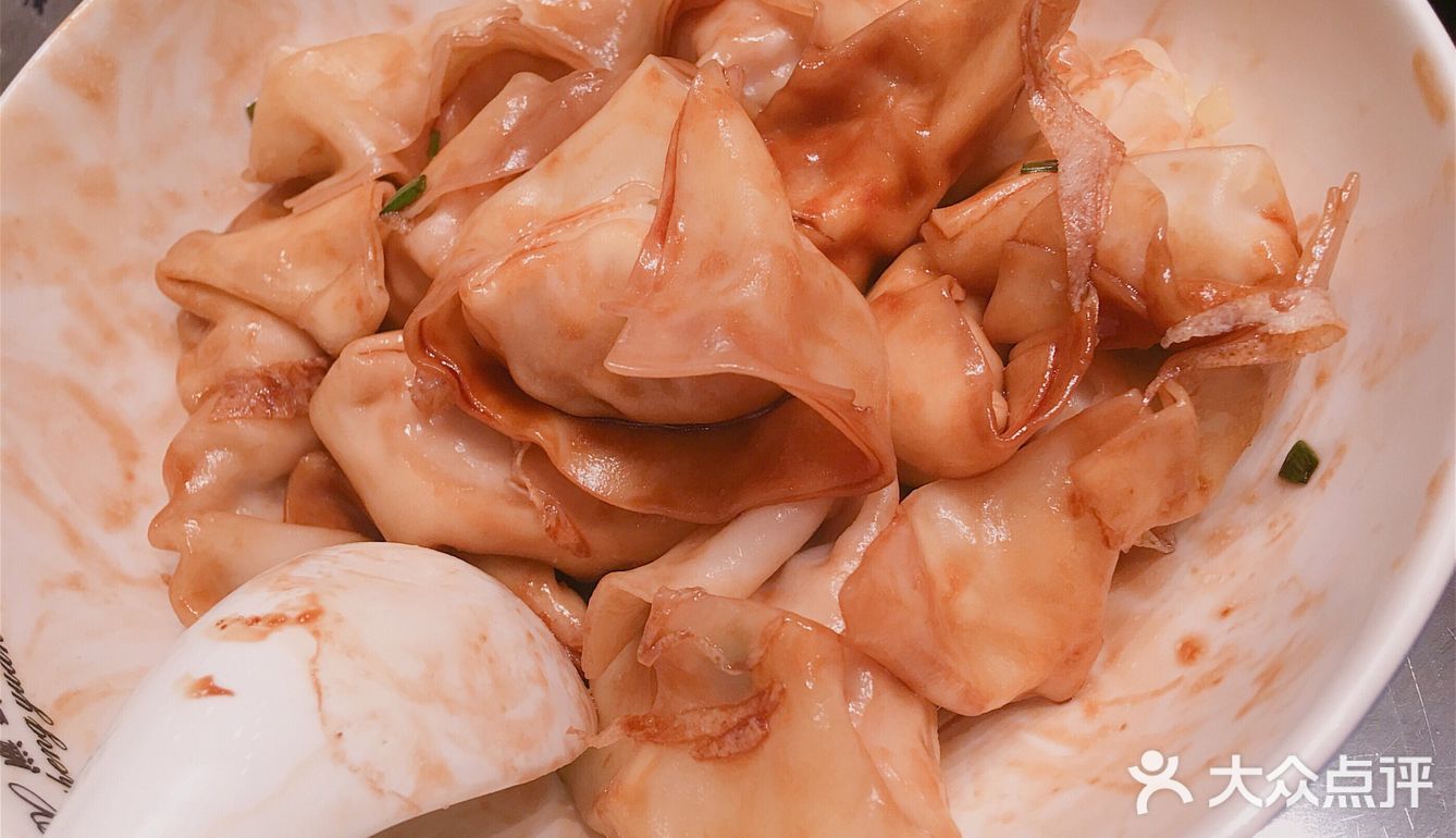 环境： 里面很大 想吃无锡小笼包好久啦 和朋友一起点