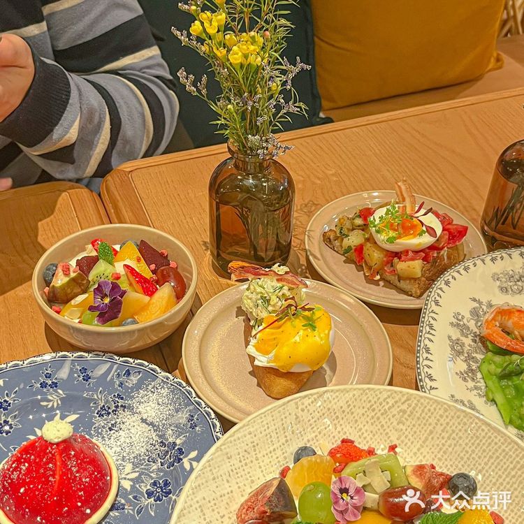 鲜花🌹咖啡☕️小蛋糕🍰K11超惬意西餐