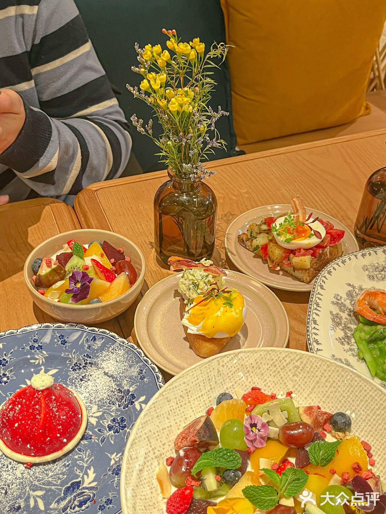 鲜花🌹咖啡☕️小蛋糕🍰K11超惬意西餐