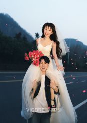 -雪中彩影婚纱摄影·微光艺术中心