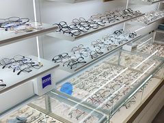 -美式眼镜·授权蔡司.依视路.尼康.豪雅.明月(南翔印象城店)