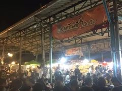 -席娜卡琳火车铁道夜市