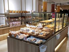 面包甜点陈列柜-顶东面包花园·生日蛋糕(世博店)