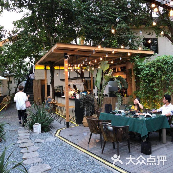 云里小坐花园餐厅