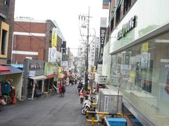 -梨大女人街