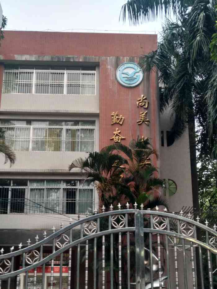 新港中路小学-"位置:客村地铁站b口左转出来一百米,旁边.