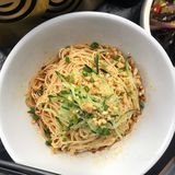 以为是沙拉酱，吃起来有芥末的味道，还不错的说