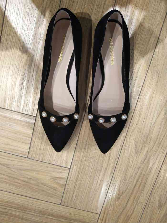 st&sat(巴黎春天成山店)-"经常买她家的鞋子,买了双小羊皮的高跟凉鞋.