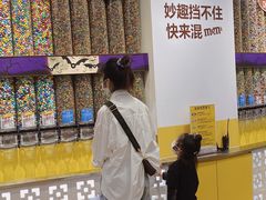 -m豆巧克力世界(上海世茂广场店)