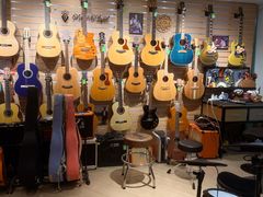-柏斯音乐艺术中心·钢琴·吉他(上音店)