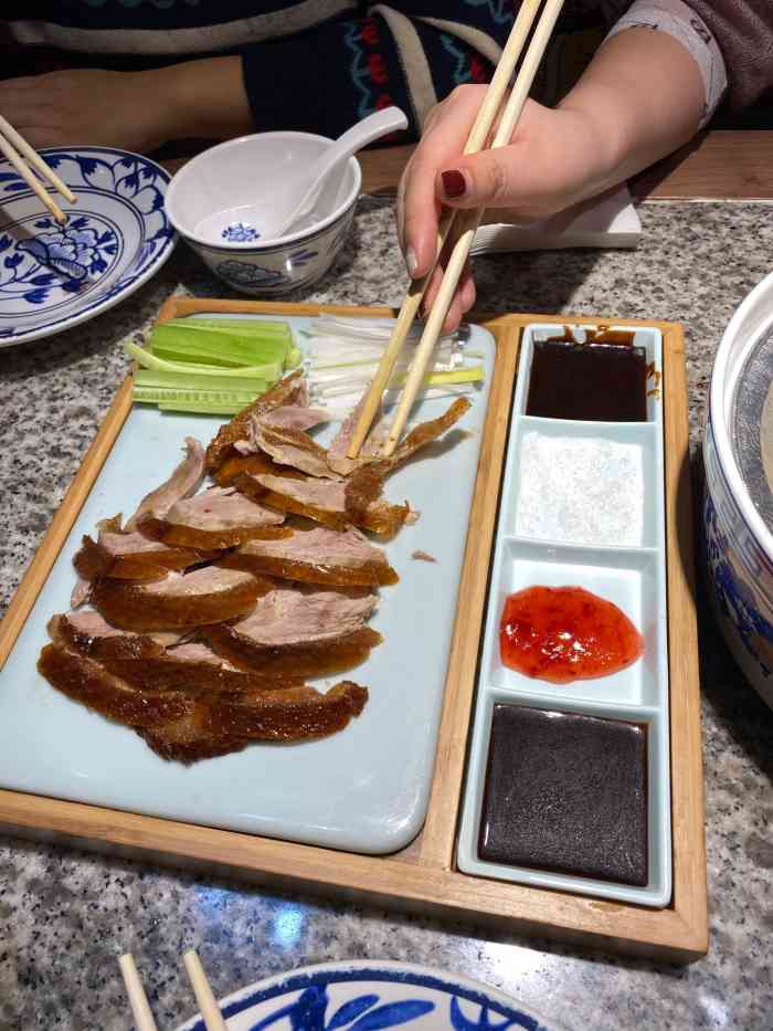 十里春饼-"很不错的一家店,装修也比较有特色,最关键.