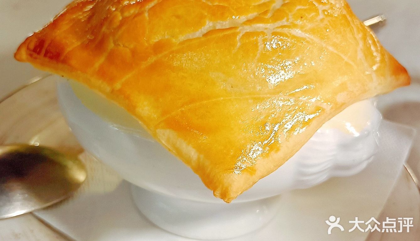 充满艺术感的绿植西餐厅