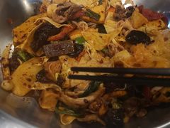 -愉肴麻辣香锅(中北镇店)