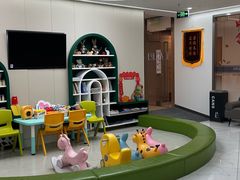 -瑞尔齿科(南京东路名人诊所)