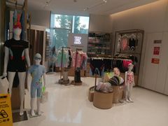 -上海游泳馆(地铁站)