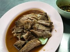烧猪颈肉-红大哥水门鸡饭(總店)