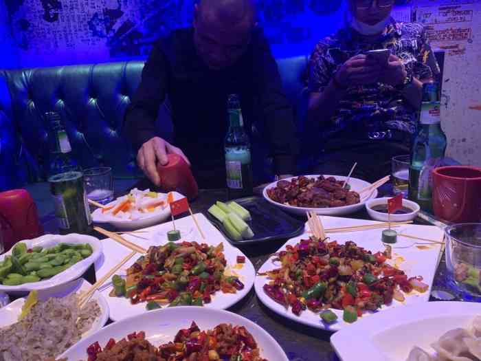 亮歌量贩式ktv(吴中路店)