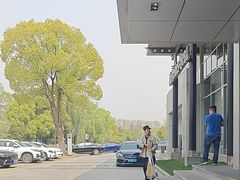 -上海星瀚奔驰4S店(红柳路店)