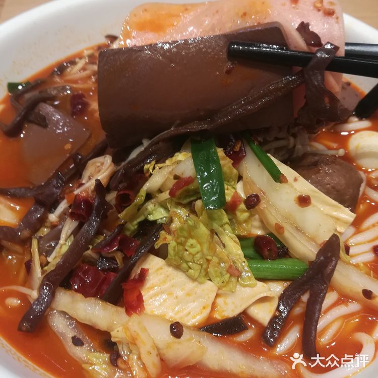 吃米线还得是蒙自源  