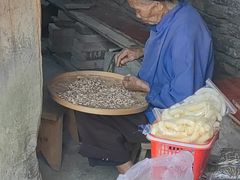 -高荡千年布依古寨旅游景区