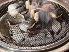 -围炉肉舍•炭烤活鳗•丹东海鲜烤肉(步行街店)