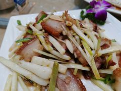 荞菜炒烧肉-联邦酒楼