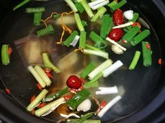 -陆记牛庄·碳锅龙虾烧烤(爱上花园店)