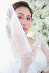 -现代经典婚纱摄影