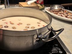 -尚尚仙·酸汤猪手·猪肚鸡火锅(华联万柳购物中心店)