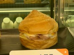 火腿蛋可颂脆堡-喜茶(深圳海岸城店)