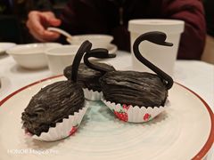 招牌泰式榴莲天鹅酥-新雅粤菜馆(南京东路店)