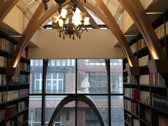 -钟书阁(松江泰晤士小镇店)