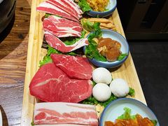 -明洞阿姨·韩式酱蟹烤肉·创意料理(三元桥店)