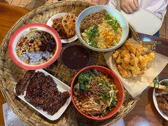 -爆炸头阿姨小四川正宗川味小吃(无任何分店)